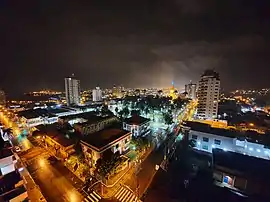 Foto noturna da cidade de Monte Alto - SP