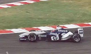 Juan Pablo Montoya pilotando o modelo FW25 no GP da França de 2003.
