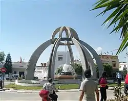 Monumento no centro de Korba
