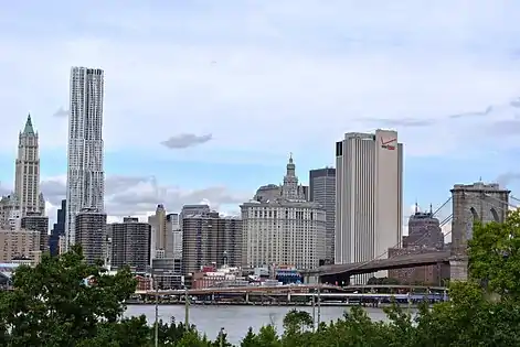 Vista Panorâmica da Lower Manhattan, com o 8 Spruce Street à esquerda