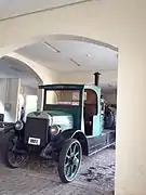 Carro utilizado para desinfectar pertences de imigrantes.