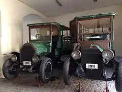 Carros utilizados para transporte ou remoção de doentes.