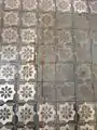 Piso original do prédio, ao lado dos que foram restaurados