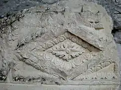 Outro tema da caixa esculpida, mesmo lugar.