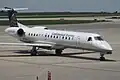 Embraer ERJ-145 da Continental no aeroporto.