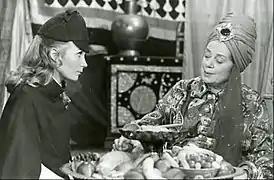 Com Juliet Mills em "Nanny and the Professor" (1971).