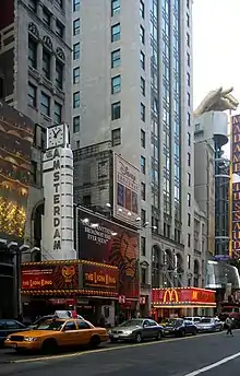 The Lion King na Broadway (performance de 2003,ainda no New Amsterdam Theatre).