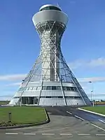 Torre de controle do Aeroporto Internacional de Newcastle, Newcastle upon Tyne, Inglaterra, 1967.