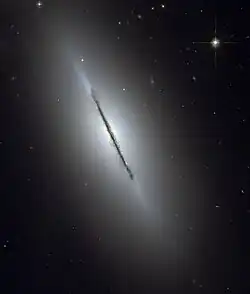 NGC 5866, uma das galáxias mais brilhantes no Grupo NGC 5866.
