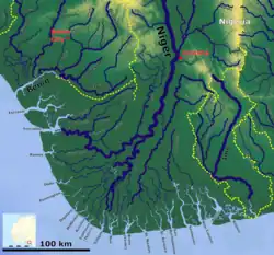 O Delta do Níger com os Escravos (meio esquerdo)