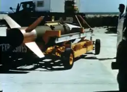 02 - Foguete Nike Smoke mais próximo da plataforma de lançamento.