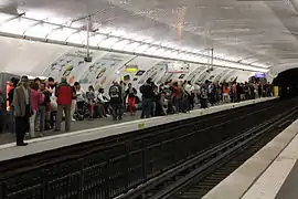 Plataforma Clignancourt, com uma afluência certa.