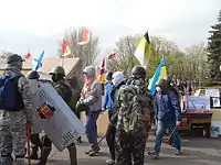 Militantes pró-Rússia Odesskaia Drujina, no acampamento da Casa dos Sindicatos, em 14 de abril.