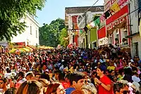 Foliões nas ladeiras de Olinda.