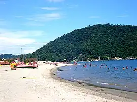 Orla de Itacuruçá, com ilha de mesmo nome ao fundo