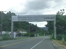 Pórtico de entrada de Gravatal, sentido Tubarão-Gravatal