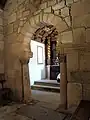 Visão do arco que dá acesso à capela adjacente