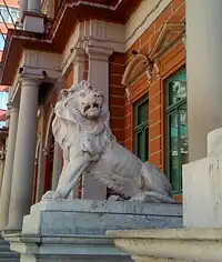 Um dos quatro leões que guarnecem as escadarias do Paço Municipal de Porto Alegre.
