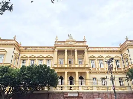 Fachada principal do Palácio da Justiça.