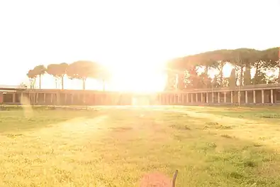 Palestra do anfiteatro de Pompeia, vista da posição onde ficava a piscina