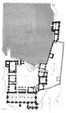 Nível do rés-do-chão dos edifícios superiores correspondente ao nível dum andar entrepisos