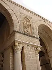 Pórtico ocidental [m]