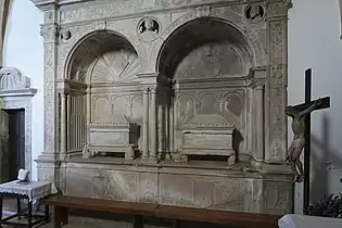 Panteão dos Lemos (capela-mor, lado do Evangelho)