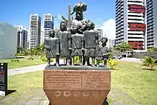Monumento em homenagem à mãe do presidente Lula, no Parque Dona Lindu, na Praia de Boa Viagem, em Recife, Pernambuco, Brasil