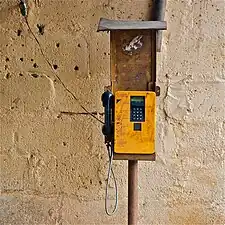 Um telefone público na Índia.