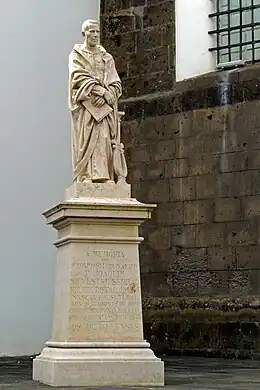 Monumento em homenagem a Joaquim Silvestre Serrão.