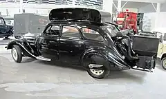Peugeot 402.
