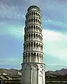 Réplica da Torre de Pisa em Malayer
