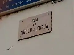 Rua do Museu da Forja - placa toponímica em Tramagal