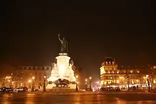 Vista da Praça à noite