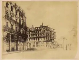 Prédios em tornos da praça queimados durante a Comuna de Paris. Foto que pertencia à coleção particular de D. Pedro II
