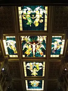 Vitral no teto da igreja.