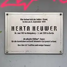 Uma placa comemorativa para Herta Heuwer