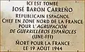 Placa da Liberação de Paris em frente ao n° 252 bis, na esquina da avenida com a rue de Villersexel.