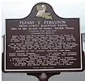 Verso da placa em homenagem a Homer Plessy.