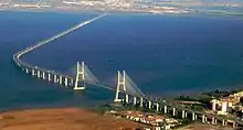 Vista aérea da Ponte Vasco da Gama