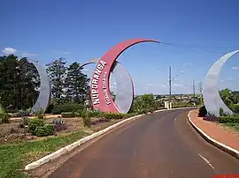 Portal na entrada do município