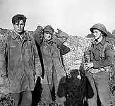 Soldados alemães capturados durante a batalha.