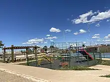 Parque esportivo Decksol Skate Parque Do Sol Nascente localizado próximo a comércios locais, Unidade Básica de Saúde e Escola.