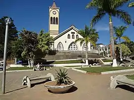 Praça e Paróquia São Sebastião em Dionísio