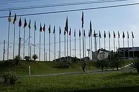 Praça das Bandeiras, localizada na cidade Guapiaçu