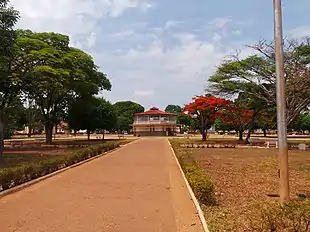 Praça Santo Antônio em frente a Igreja Santo Antônio em Tiros.