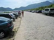 Estacionamento na Praia de Grumari