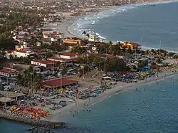 Praia da Redinha, localizada neste bairro