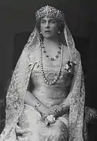 A rainha Vitória Eugenia usou o diadema das flores de lis.