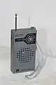 O Dunga IV, o modelo de aparelho de rádio portátil da marca sucessora, a Motobras.
